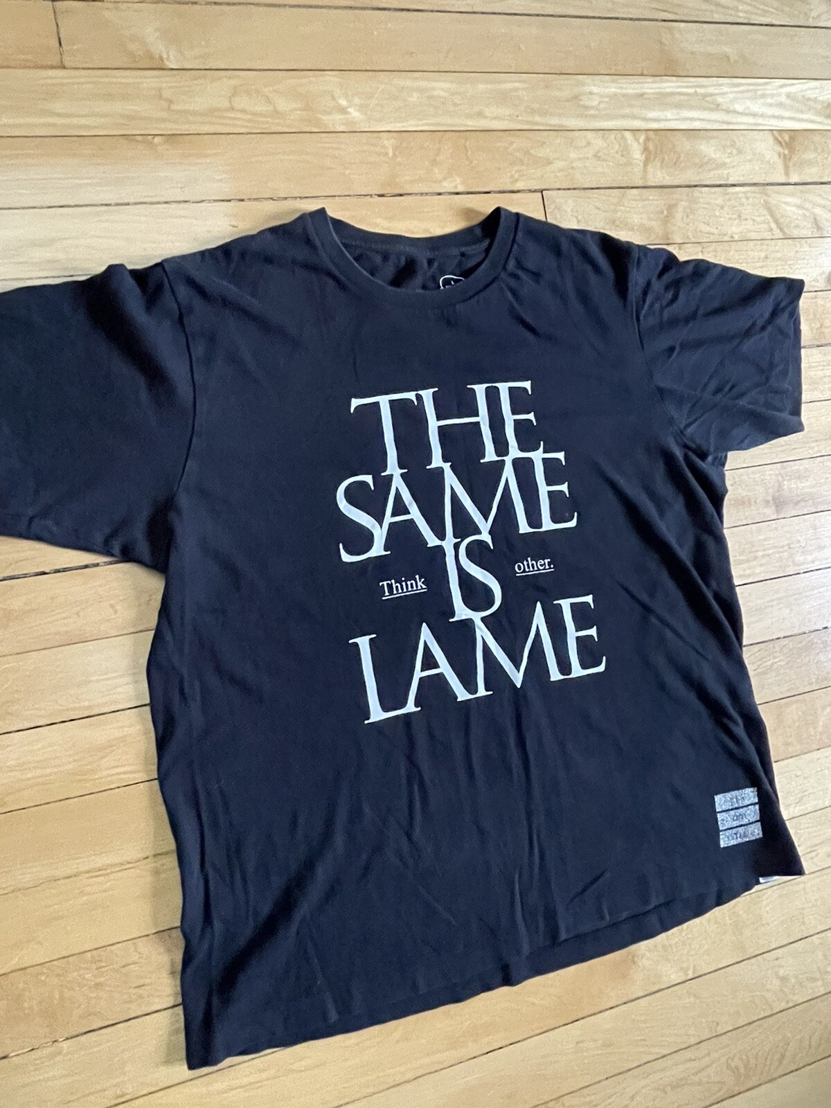 ALTRA VTG UNIQLO x Pharrell Williams I Am Other “The Same is Lame” T Shirt Size Large