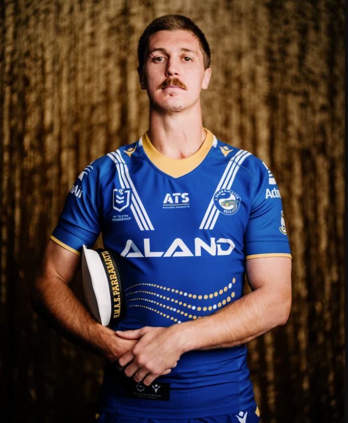 PARRAMATTA EELS 2024 MACRON NRL TEAM KIDS YOUTH ANZAC ROUND COMMEMORATIVE JERSEY