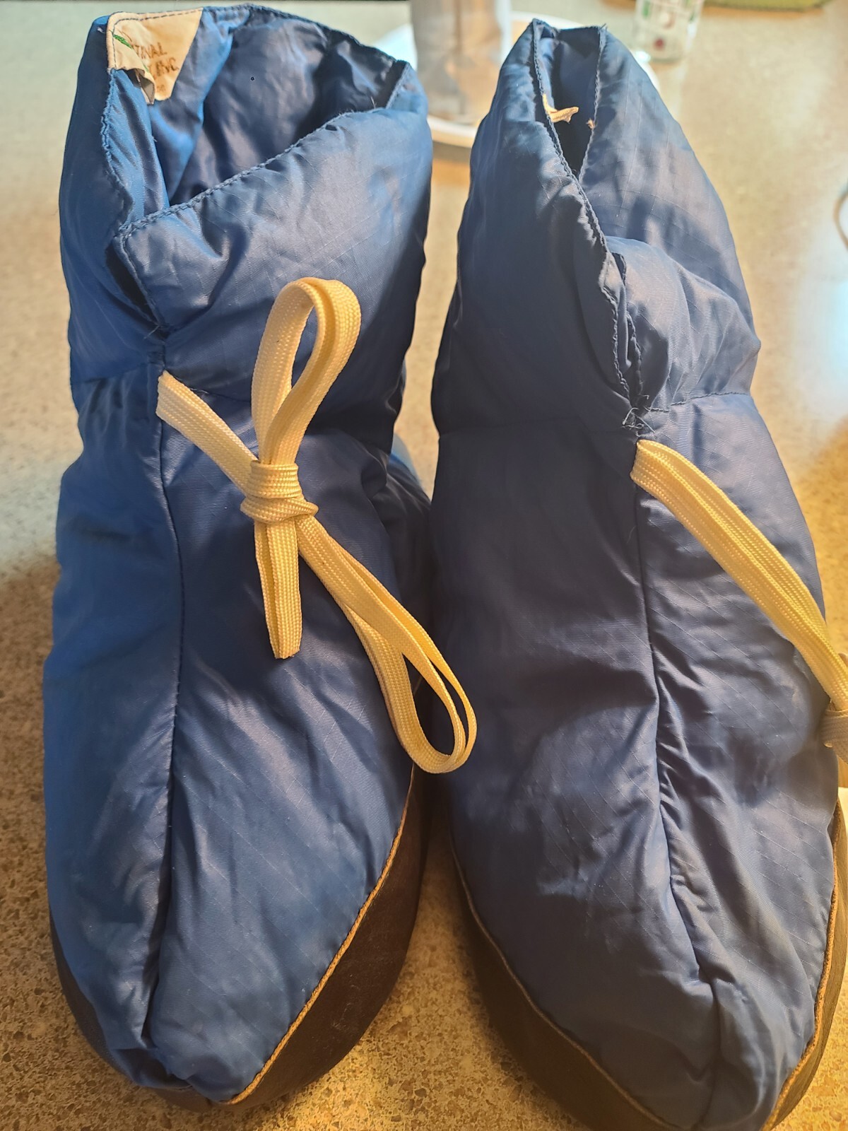 SAOLA VTG RECREATIONAL EQUIPMENT Goose Down SLIPPERS Upper Leather SOLE Size M Washabl