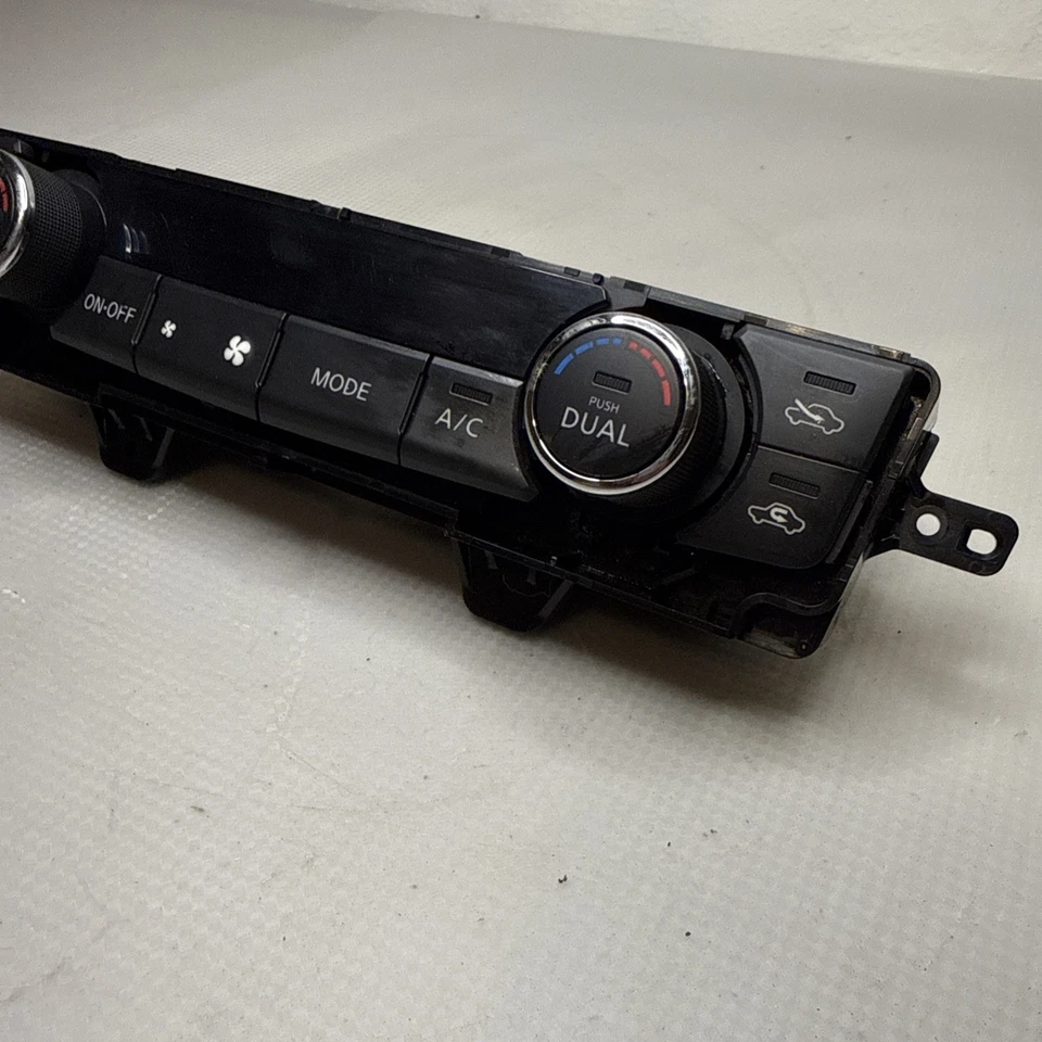 Nissan Máxima 2016-17-18-19-20 OEM temperatura aire acondicionado control térmico aire acondicionado automático Foto 3 de 4