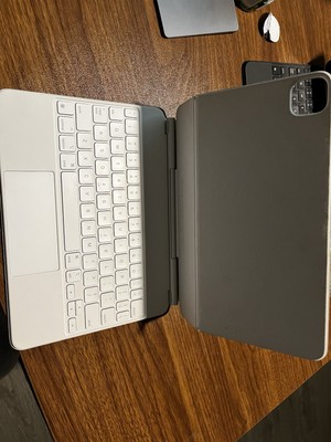 Apple A2261 Magic Keyboard for IPad Air/Pro 11-inch (M2)
