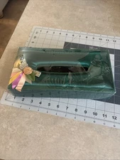 Retro Green Silk Tissue Box  Cover Straw Woven Back . Grandma, Cottage , Vin