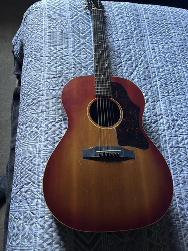 Vintage 1962 Gibson LG-1 Guitar - Sunburst