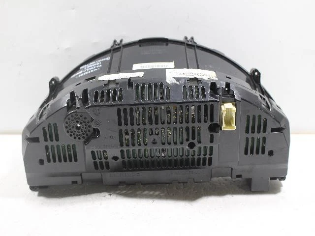 Mercedes-Benz C200 2009 grupos de instrumentos A2049003100 Foto 4 de 4