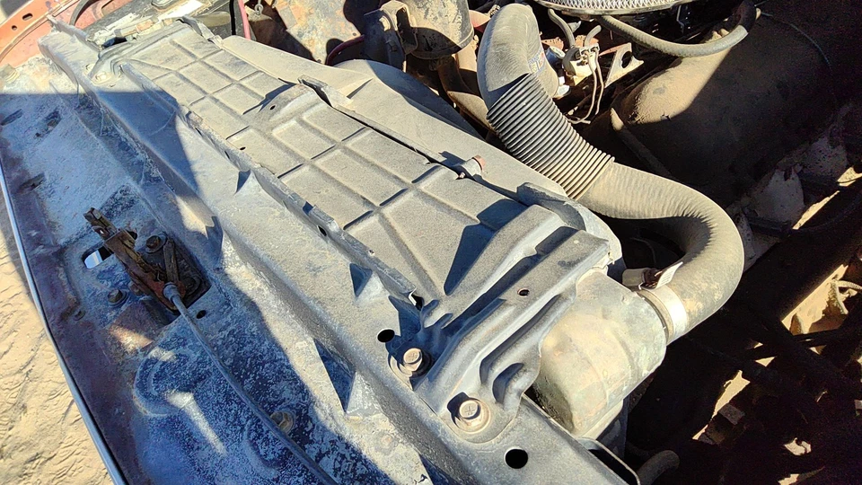 1981-1988 Chevy K30 Radiator Hold Down Mount Bracket Oem 7.4l 15606586 - Изображение 2 из 4