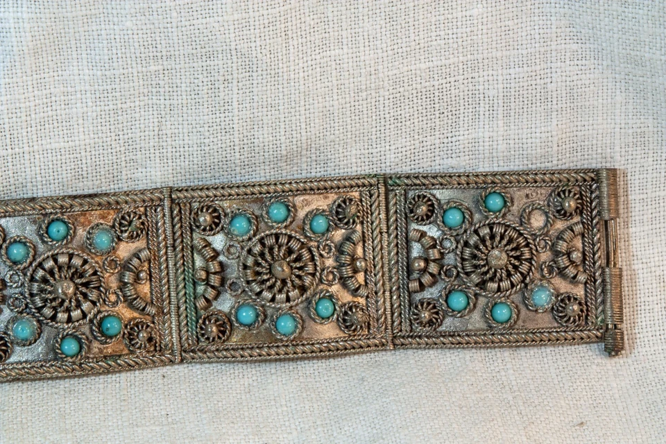 Armband mit 5 beweglichen, rechteckigen Gliedern. Je 6 Türkis farbige Einlagen  - Bild 2 von 4