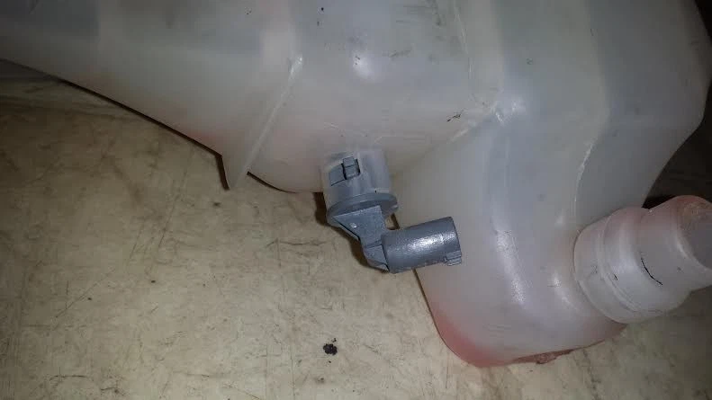 JAGUAR XJ8 VANDEN PLAS S TYPE 2003 04 05 06 2007 2008 COOLING RESERVOIR SENSOR - Image 3 of 3