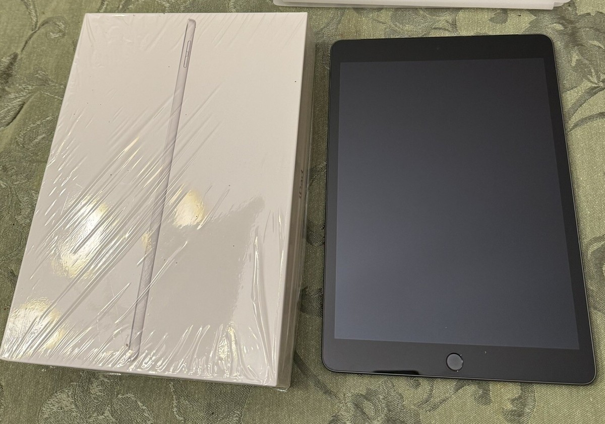 APPLE IPAD 9th Generation 64gb SILVER With BOX | eBay
