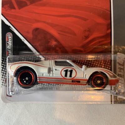Hot Wheels Garage Ford (11/20) Ford GT40 (White) 1:64 die cast