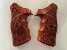 Decorate Grips For S&W, K/L Frame Square Butt Grips, Checkered Praduk wood;Ksq09