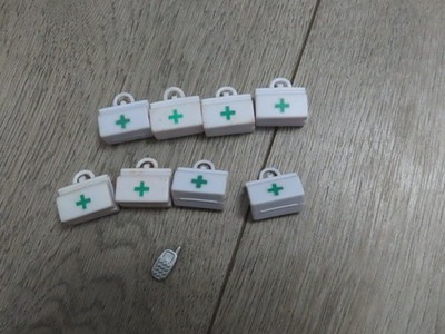 8 Tierklinik Tierarzt / Arzttaschen plus 1 Handy
