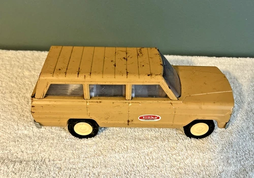 Vintage Tonka Jeep Wagoneer Station Wagon 50s 60's Tan Sportsman 9"