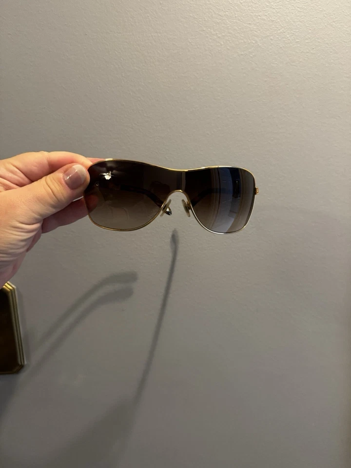 Tiffany & Co TF 3035 Sunglasses - worn twice in perfect condition with box Foto 4 de 4