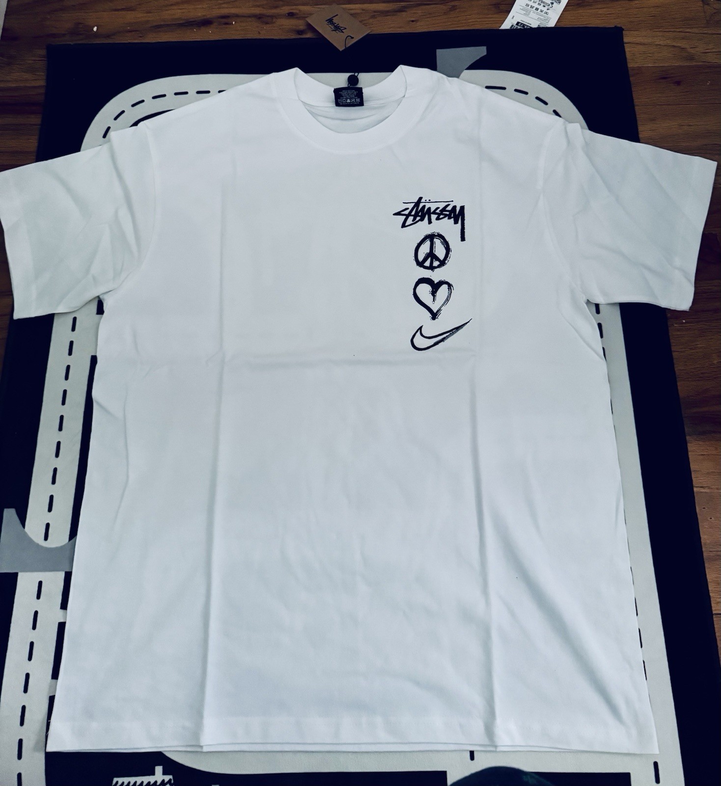 Nike x Stussy SS22 American Retro Heart Letter Logo Printed T-Shirt thumbnail 2