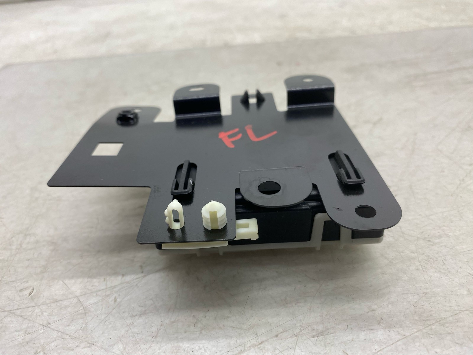 2020-2025 ASTON MARTIN DBX FRONT LEFT DRIVER DOOR CONTROL MODULE UNIT 1679003811