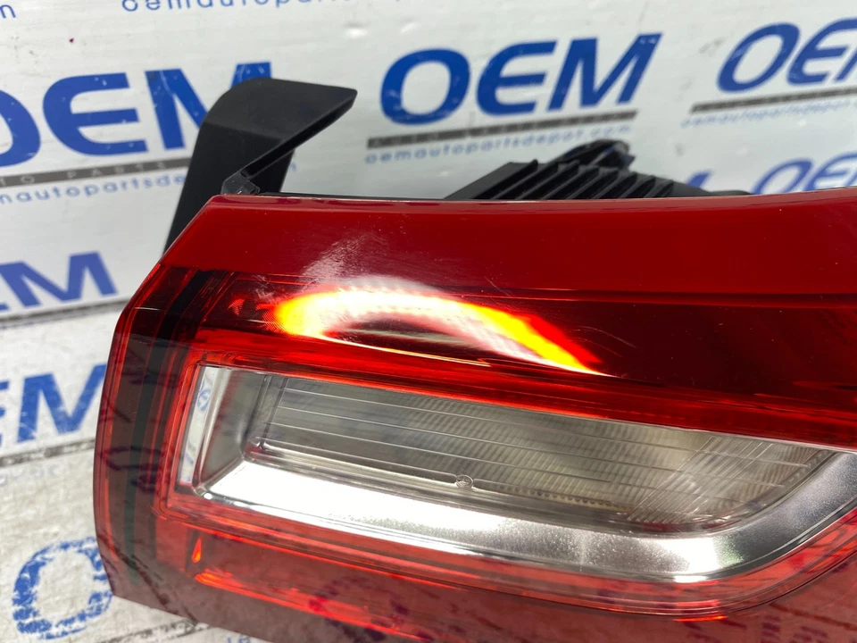 Luz trasera lateral derecha/pasajero Chevrolet Malibu 16-19 sin LED OEM Foto 3 de 4