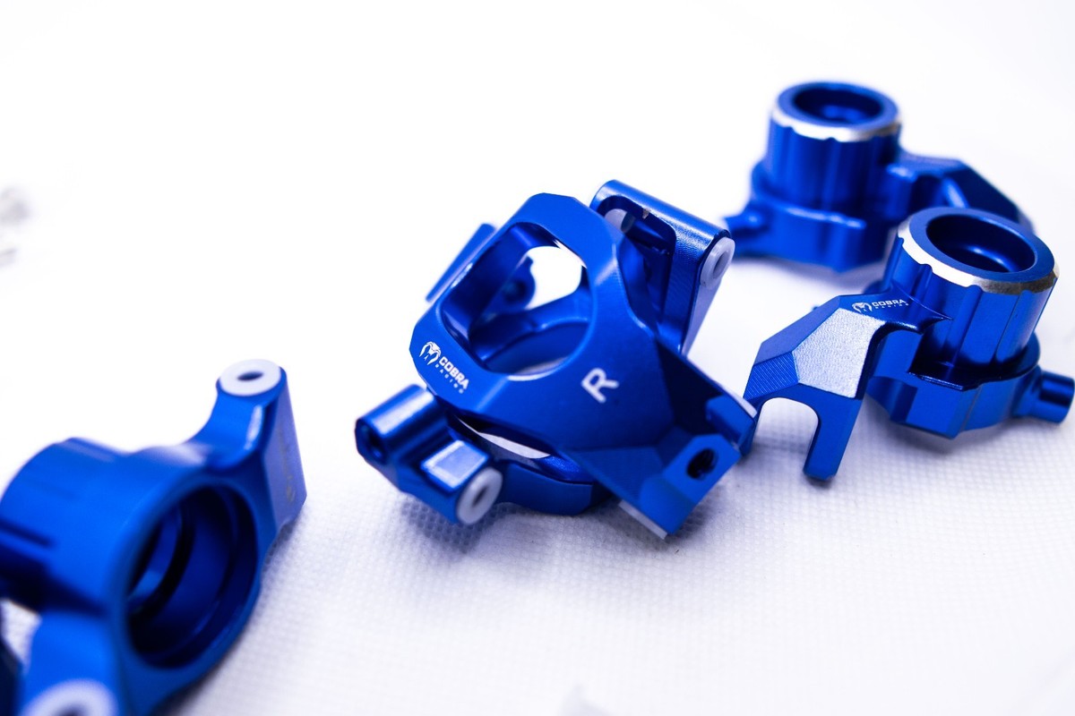 TRAXXAS 3636A Blocchetti sterzo alluminio anodizzati blu