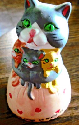 Vintage Ceramic Momma Cat Kittens Bell ''God Bless This Home As Much As Possible''