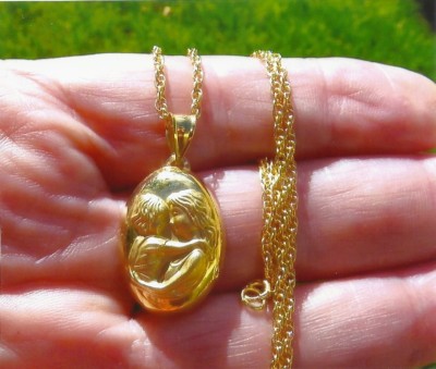 MOTHERS AND DAUGHTER 14K GOLD NECKLACES CHAIN AND PENDANT