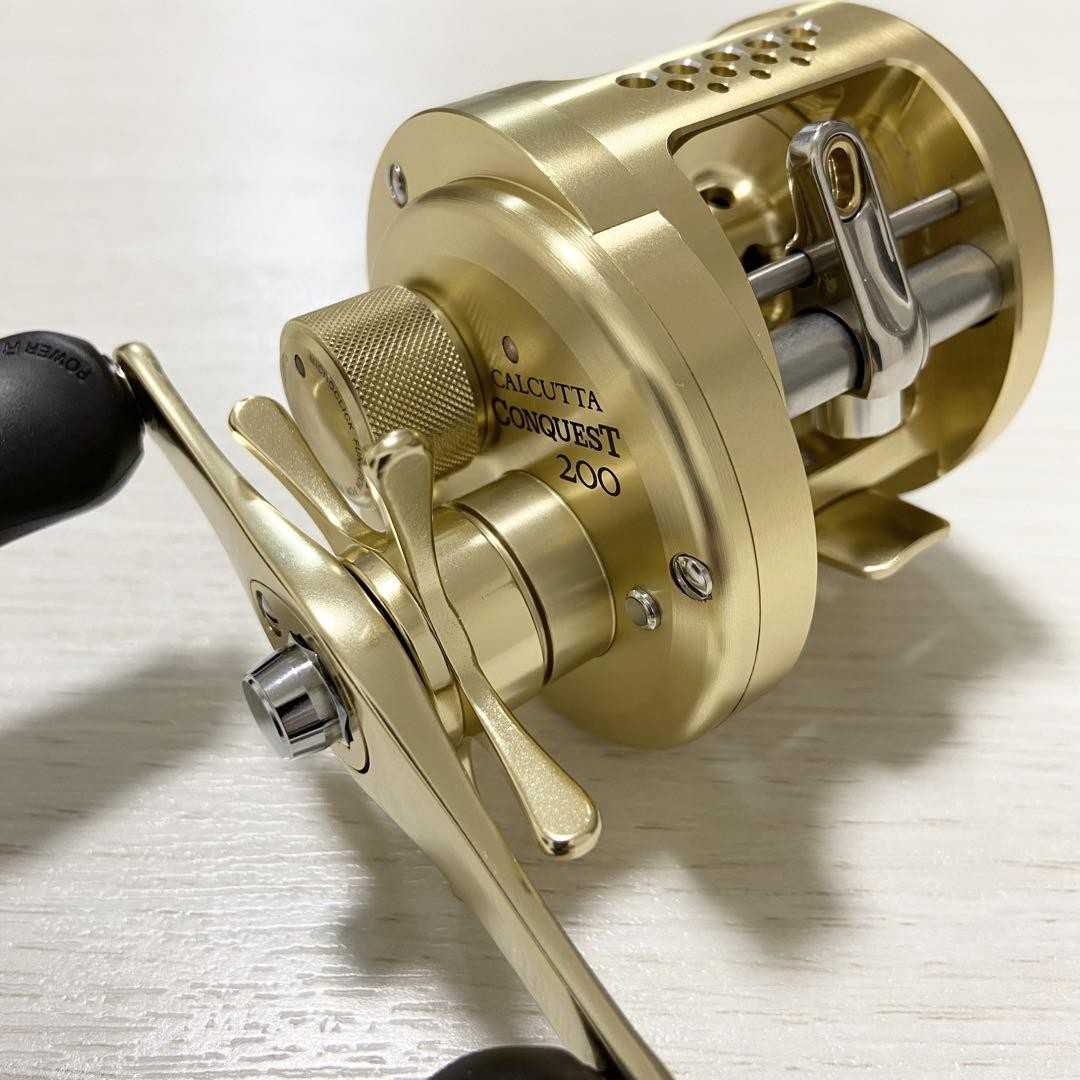 Shimano Calcutta Conquest 200 RH440 Baitcasting Reel for