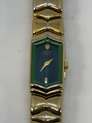 Vintage Citizen Quartz Women's Watch Gold Tone Black Dial 5421