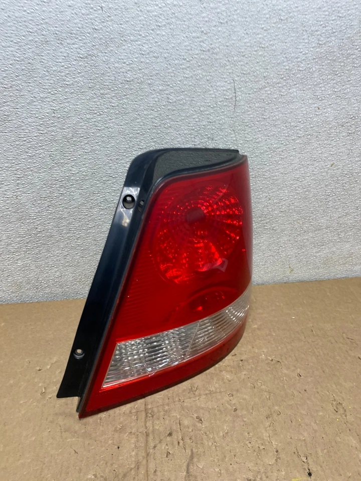 Luz trasera lateral derecha Kia Sorento 2003 a 2006 pasajero OEM V0004 DW Foto 3 de 4