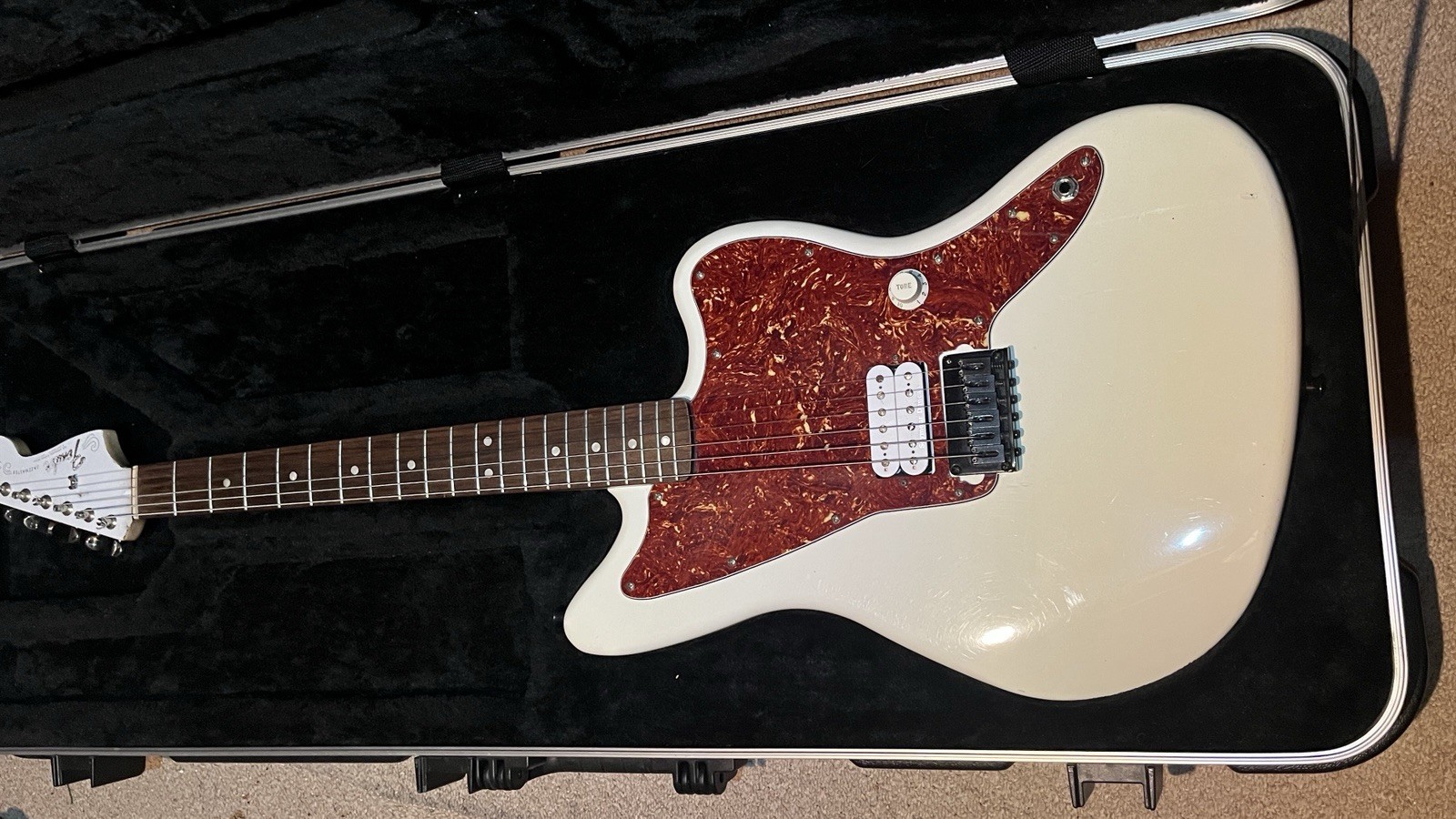 Squier Affinity Series Jazzmaster Guitar Olympic White With SKB Hardcase