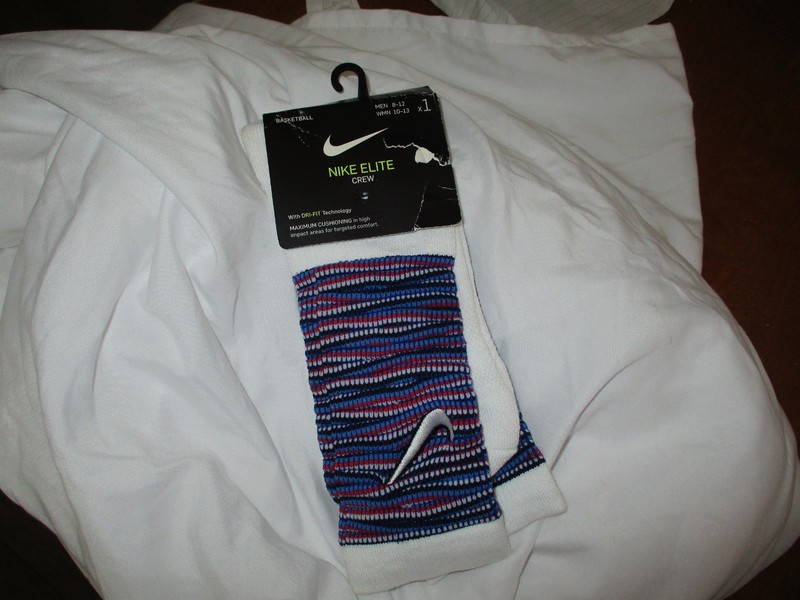 NIKE ELITE new nwt socks  crew red white blue check men 8-12 women 10-13 usa ame