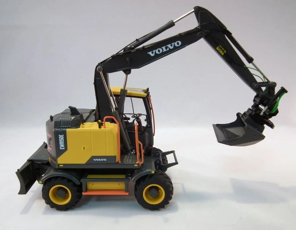 Volvo EWR 150E wheeled excavator. 1/32  AT - COLLECTIONS - Image 4 of 4