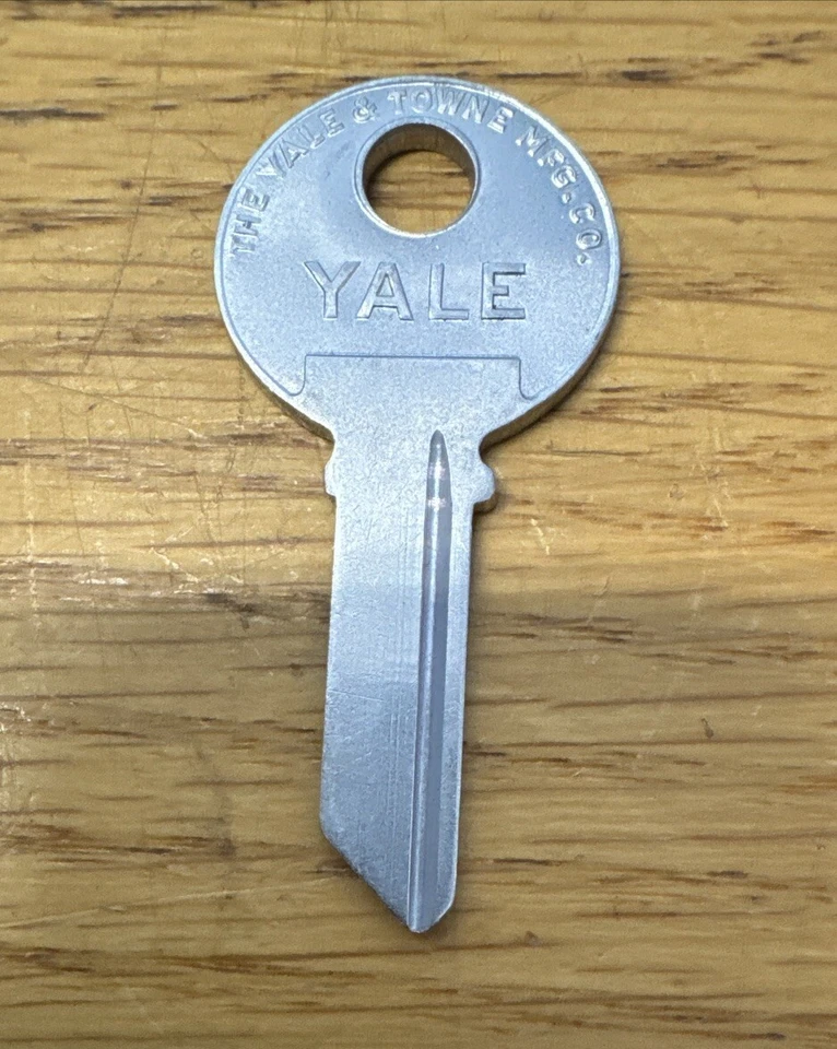 RARO ORIGINAL YALE & TOWNE Y1 4 PINES NÍQUEL PLATA LLAVE SIN CORTAR EN BLANCO YALE 9 1/2 NOS Foto 2 de 4