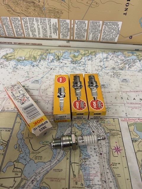 NGK pack of 4 #BP8HS-10 Nickel Spark Plug 3823.