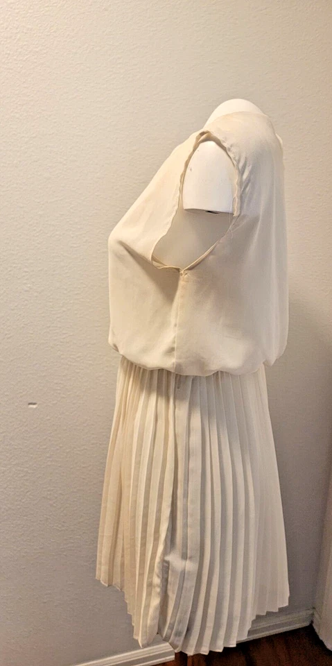 Vestido plisado Love Culture para mujer talla L Foto 3 de 4