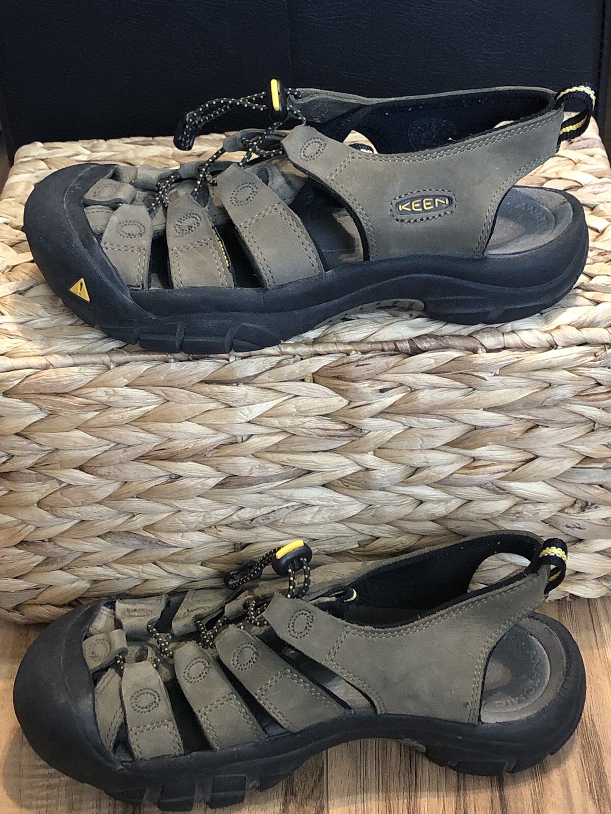 Sandali Keen Newport donna escursionismo all'aperto punta chiusa US 7 5 impermeabili oliva