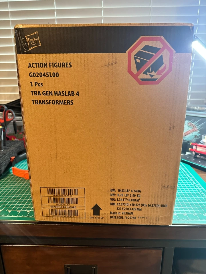 Haslab Transformers: Legacy Robots in Disguise 2001 Omega Prime na mão novo - Imagem 2 de 2