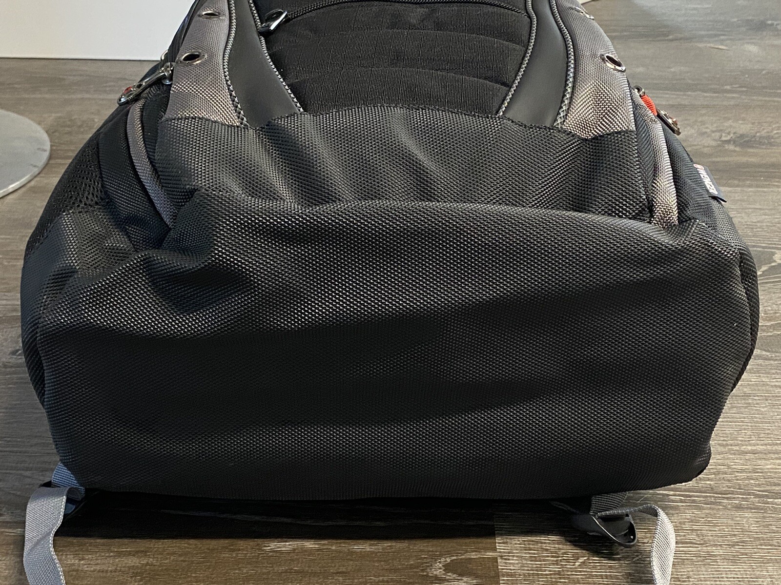 EUC Swiss Gear Wenger Shock Absorbing Laptop Padded Backpack Large Black Grey