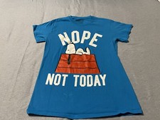 Peanuts Gang Snoopy And Dog House T-Shirt Size Small 35-36 