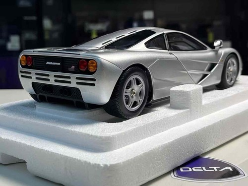 LCD 1:18 McLaren F1 - Picture 3 of 9