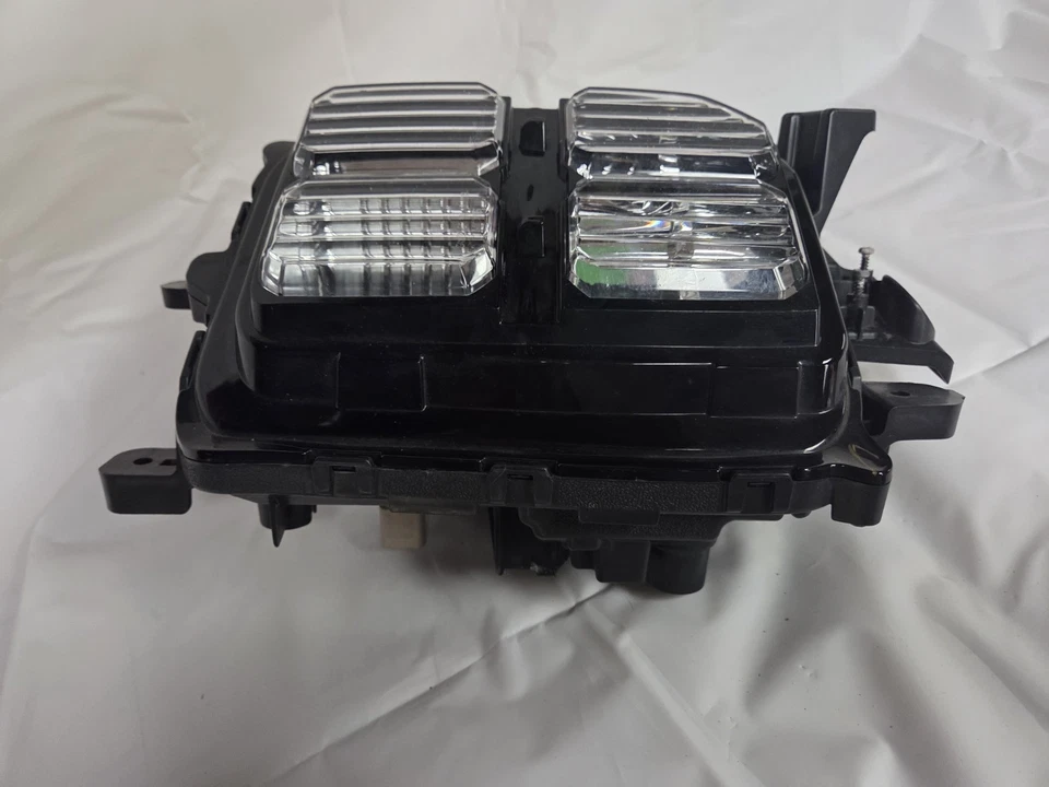 2020 - 2024 Minsubishi Outlander Right Signal Lamp 8315A083 - Image 2 of 4