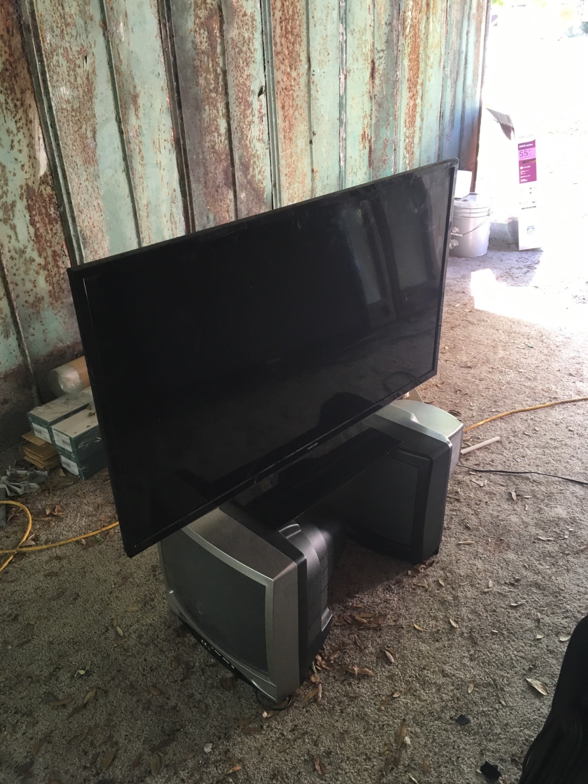 Toshiba 50L5200U 50" 1080p HD LED LCD Television s l1600