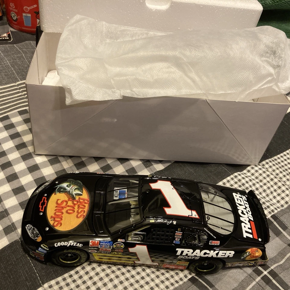 Bajo Martin Truex Jr. 1/24 ARC #1 Pro Shops 2005 Monte Carlo camuflado-nuevo en caja Foto 3 de 3