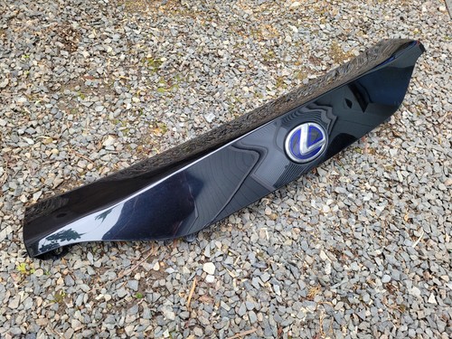 2011-2017 Lexus CT200h Hatchback Tailgate Liftgate Center Panel Trim Molding OEM - Foto 5 di 21