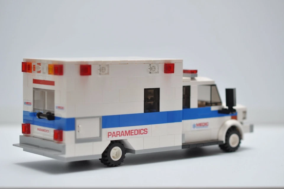 Ambulancia EMT Medic Mecklenburg EMS Modelo Personalizado compatible con Ladrillos LEGO® Foto 2 de 2