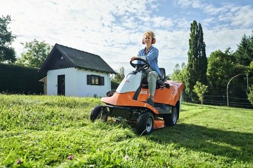 Rasentraktor Stihl Aufsitzmäher RT 4082 + gratis Universal - Vertikutierer - Bild 6 von 8