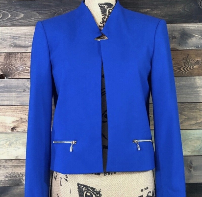 Calvin Klein Cropped Notch Collar Blazer. Size 4P