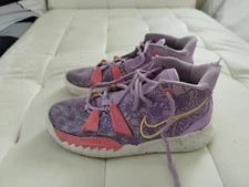 Girl's Size 5.5Y Nike Kyrie 7 Daughters Lilac/Melon Tint GS CT4080-501