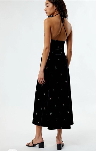 We Wore What Damen Small hochgeschlossen Blumen bestickt Samt Midikleid schwarz - Bild 4 von 9