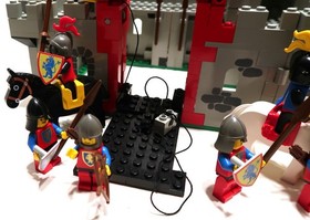 VINTAGE LEGO 6073 CASTLE ARMOR LION FALCON KNIGHTS 1984 SET W/ INSTRUCTIONS LOT