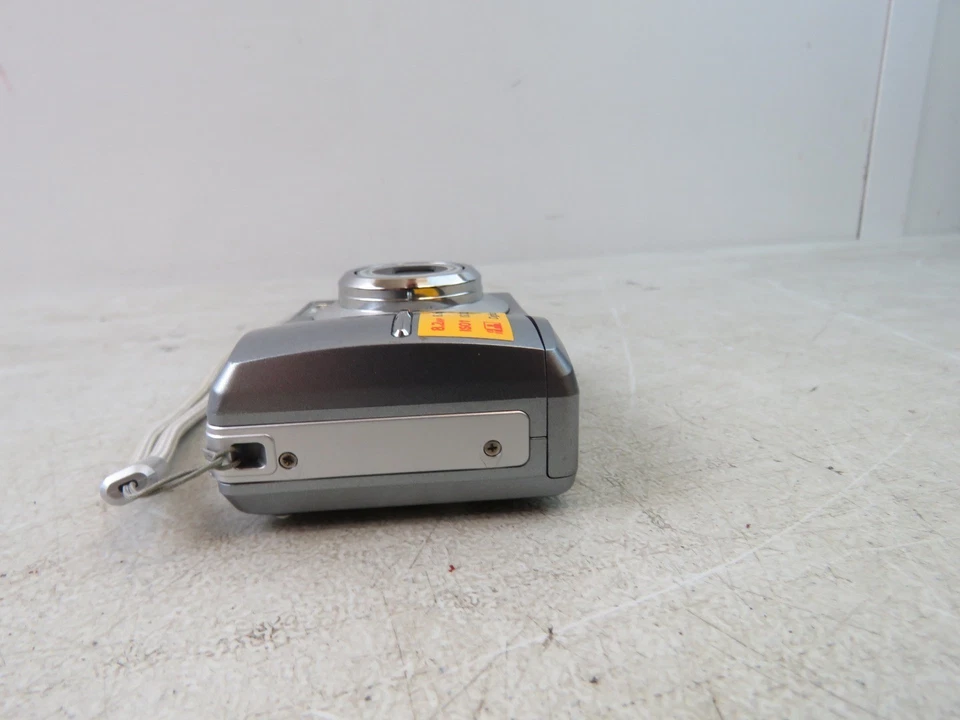 Kodak EasyShare C813 Compact Digital Camera, 8.2MP, Silver, 3x Optical Zoom - Image 4 of 4