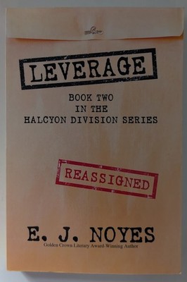 E J Noyes - Leverage Book 2 : In The Halcyon Division Series, Paperback.