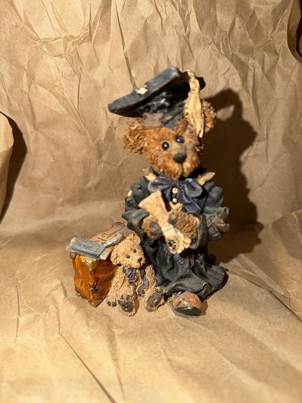 Boyds Bears Graduate Figurine Edmund the Graduate w Cub Diploma 1997 Resin